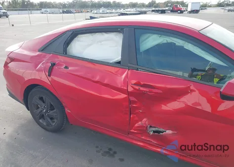 2022 Hyundai Elantra Sel z USA, uszkodzony, nr VIN 5NPLM4AG0NH069740